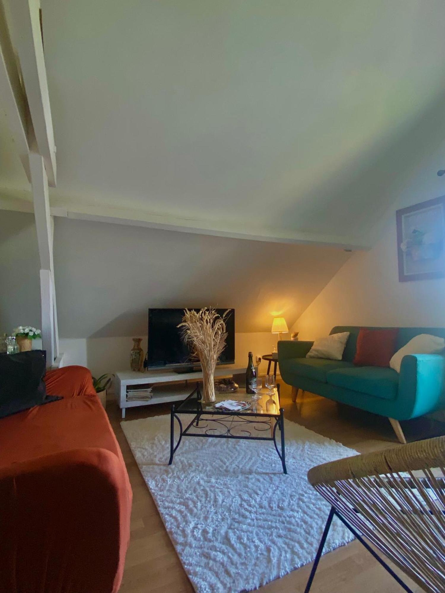 Une Ambiance Cosy Avec Jardin Privatif Nassandres Bagian luar foto